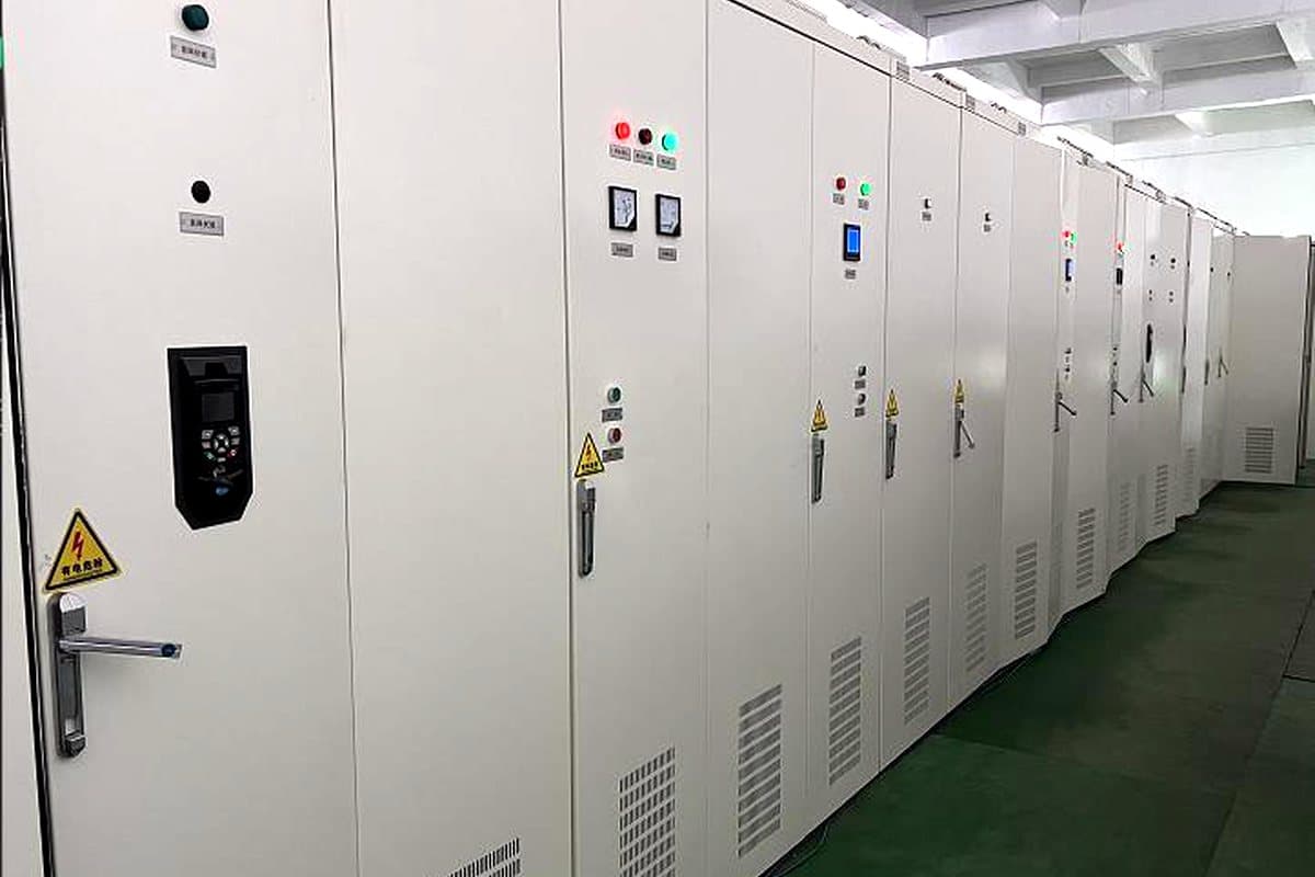 Huaxin Minfu clean electrical room and switchgear cabinets on site
